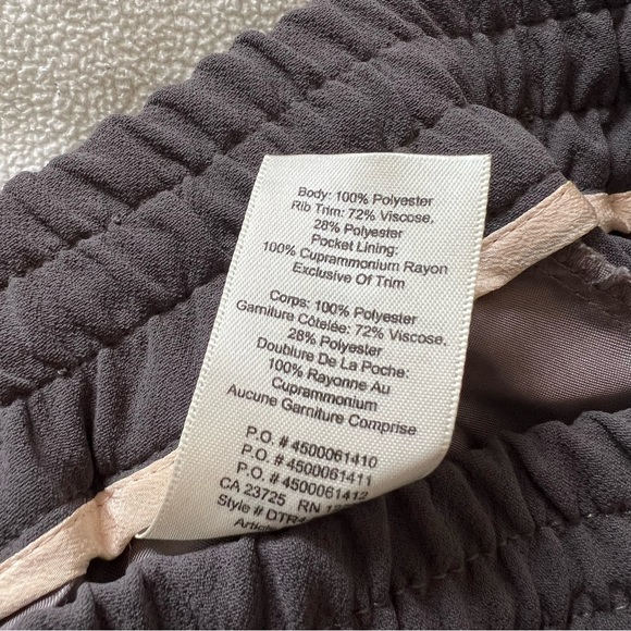 Aritzia Wilfred Buffon Crepe Joggers Dark Grey - Picture 9 of 12